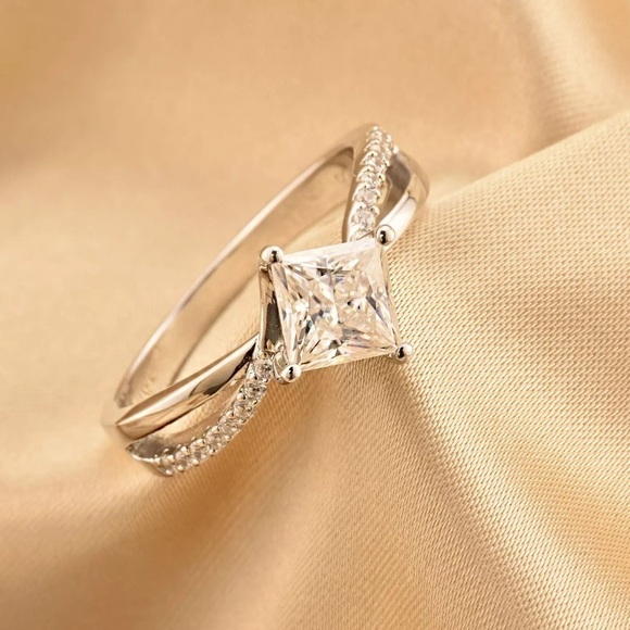 NEW 925 Silver Moissanite Princess Cut Engagement Ring Wedding Ring - Picture 4 of 8